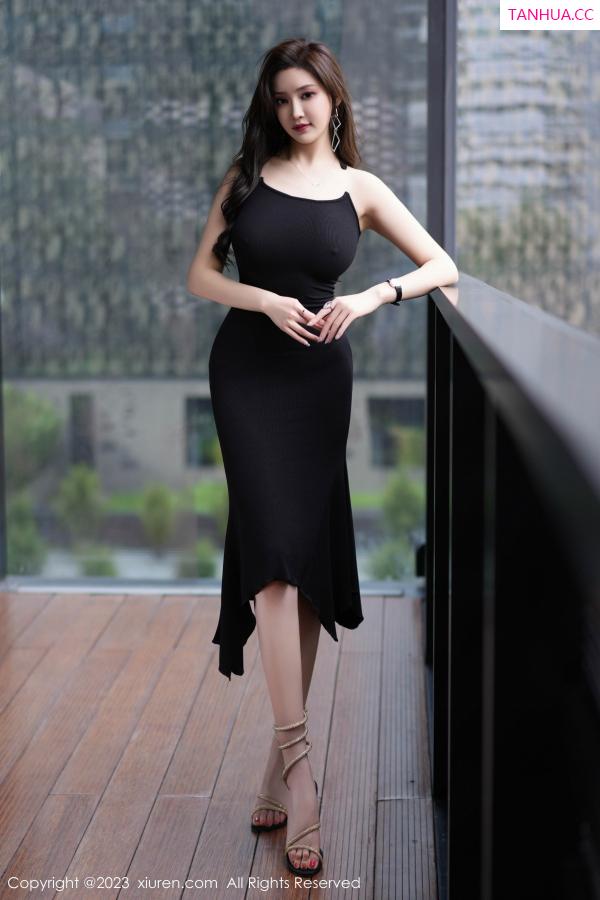 周妍希 奶瓶土肥圆 [XiuRen]高清写真图 2023.09.11 No.7367 Carol周妍希 长裙美腿第2张图片